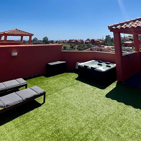 Apartment Penthouse Paradise - Jacuzzi & Sea Views! *